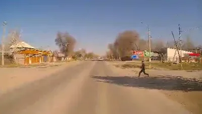 Школьник оказался под КамАЗом, убегая от преследования после конфликта с мужчиной (видео)