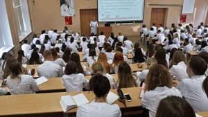 Студентов медвузов КР начали переводить в другие заведения - список
