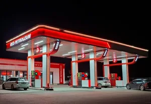 Владелец АЗС "Ред Петролеум" получит кредит в 36 млн долларов на закупку ГСМ