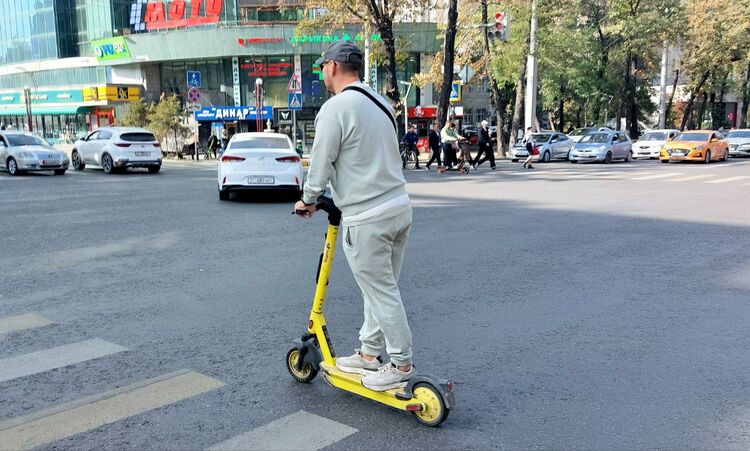 Нужны ли Бишкеку электросамокаты или их пора запрещать? Опрос