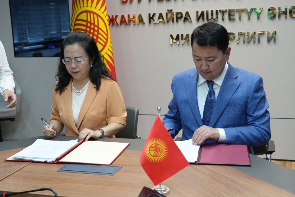 Китай подарит сотни единиц спецтехники Минводсельпрому Кыргызстана