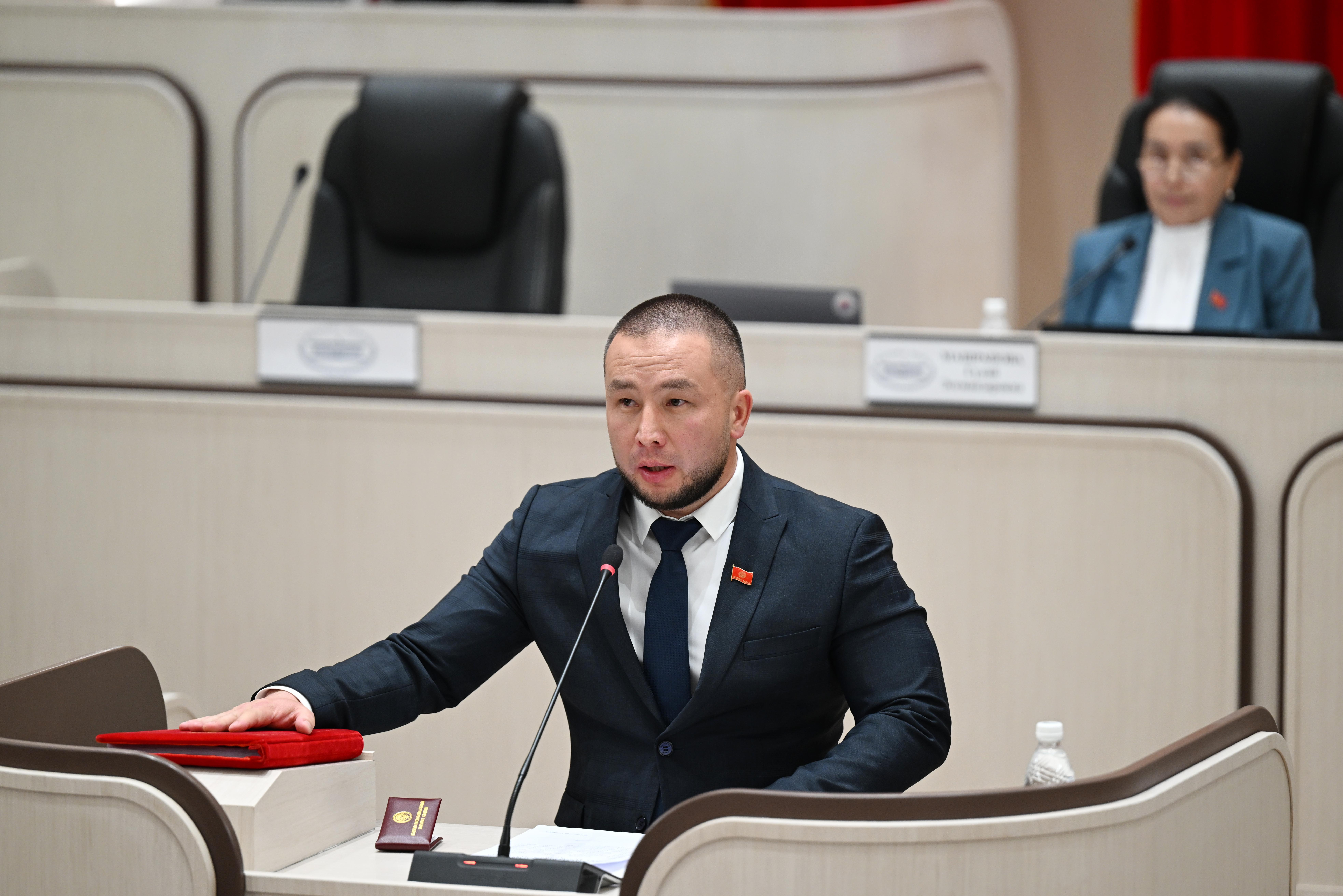 Жогорку Кенеш одобрил законопроект о запрете смены пола в Кыргызстане