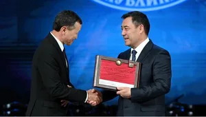 Садыр Жапаров утвердил новый порядок присвоения почетных званий и госнаград