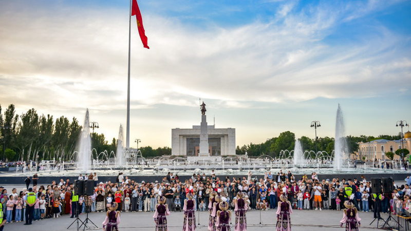 Hot weather forces cancellation of musical evenings on Ala-Too Square