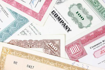Финнадзор осуществил госрегистрацию выпусков ценных бумаг 12 компаний