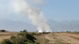 "Дышать нечем". Жители Александровки жалуются на дым от свалки (видео)