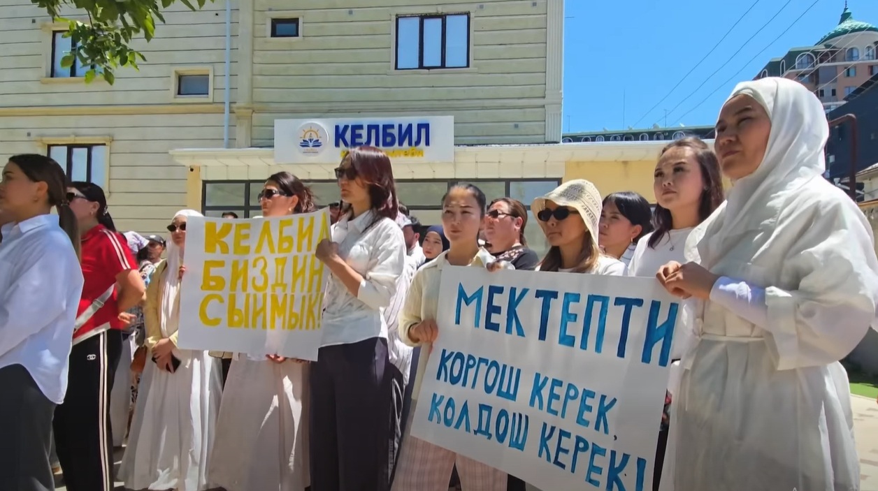 В Оше 400 учеников могут остаться без школы из-за спора об аренде