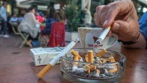 Кыргызстанцам напомнили о штрафе в 3 тысячи сомов за курение