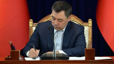 Жапаров наградил ряд сотрудников МВД за борьбу с преступностью — фамилии