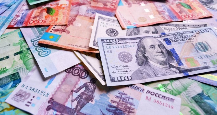 Евро и рубль продолжают дешеветь: курс валют на 23 июня