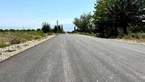 В Кадамжайском районе заасфальтировали 6,4 км дороги за 52 млн сомов