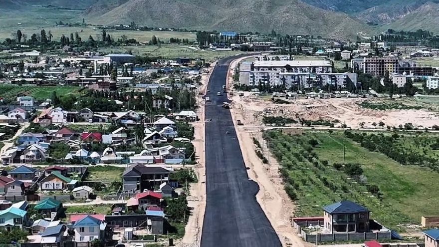 First four kilometers of asphalt laid on Cholpon-Ata bypass road
