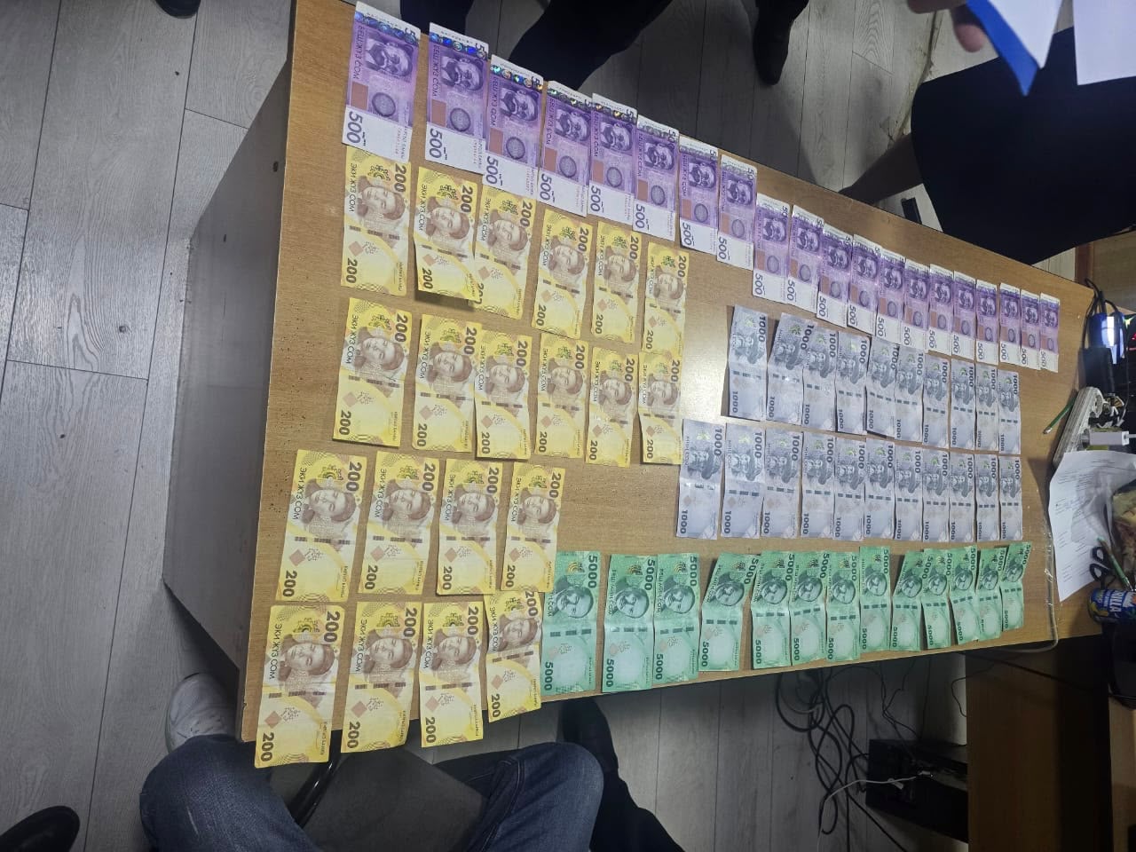 В Бишкеке иностранец задержан за дачу взятки милиционеру в 100 тысяч сомов