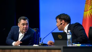 Зарплата у мэра Оша маленькая, президент доплачивает, - Жанар Акаев
