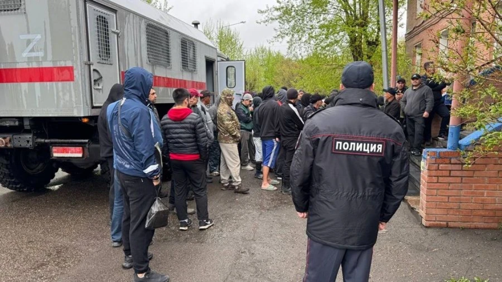 Около 6 тыс. мигрантов выдворят из России после рейдов по всей стране