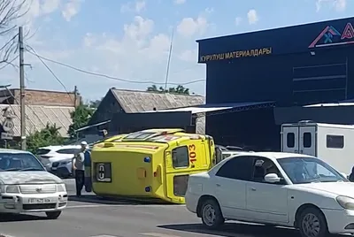 ДТП с машиной скорой помощи: пострадали водитель и врач