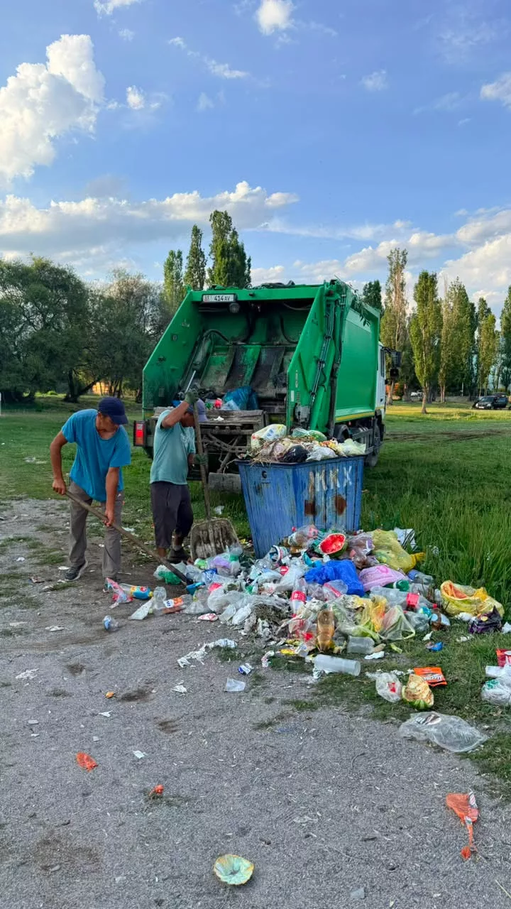 Муниципальное предприятие оштрафовано за незаконный сброс отходов в пляжной зоне Иссык-Куля