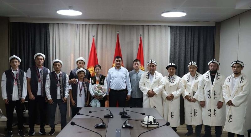 Manas city mayor congratulates athletes who won medals at Asian championships on their achievements