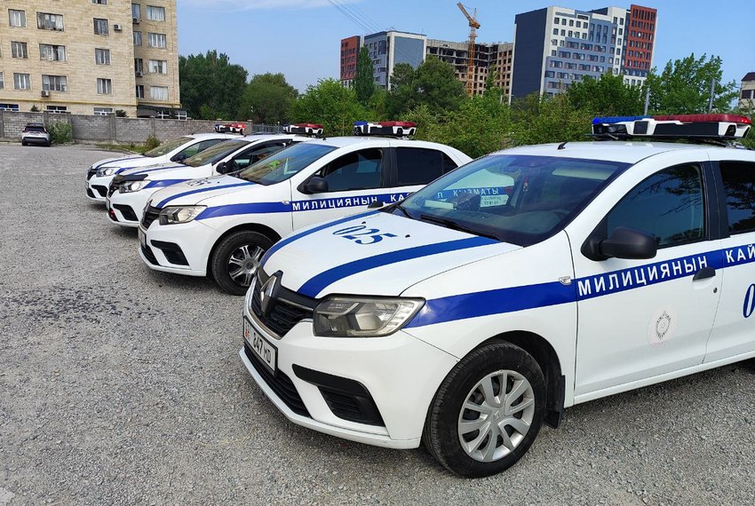 Обнимашки не помогли: нетрезвого водителя задержали в Бишкеке
