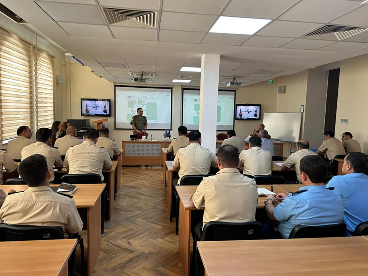 В Баку проходит курс Мобильной тренинговой группы НАТО