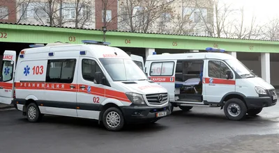 Машина скорой помощи перевернулась после ДТП в Бишкеке
