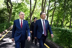 "Салам аскер!" - обратился президент Албании к почетному караулу в Чолпон-Ате