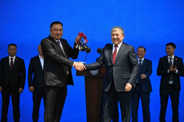 Cabinet Chairman hands over 370 official vehicles to Internal Affairs Ministry