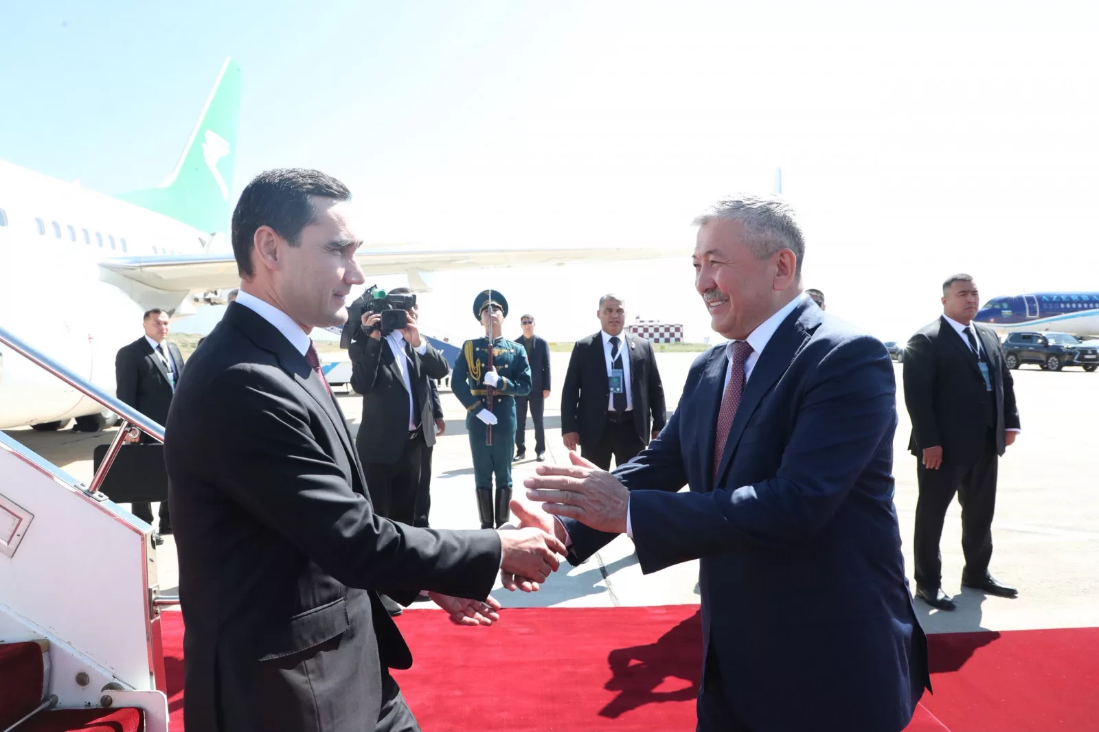 Президент Туркменистана прибыл в Кыргызстан