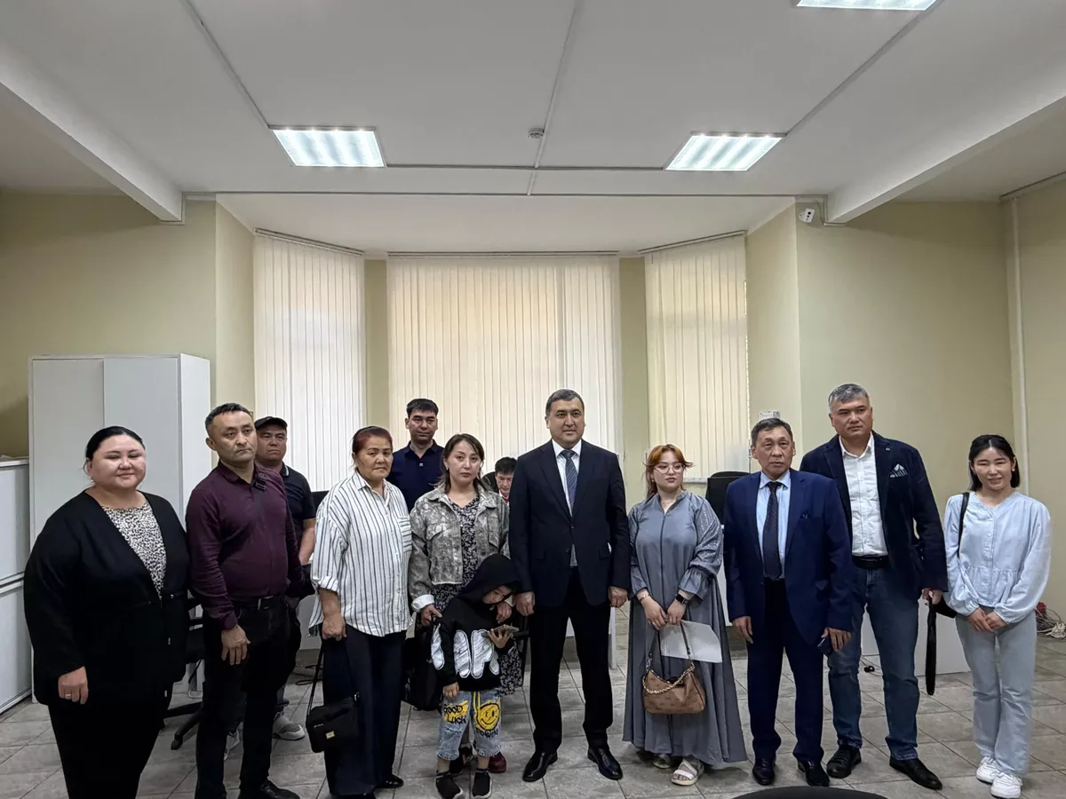 Министр труда провел прием граждан Кыргызстана в Москве