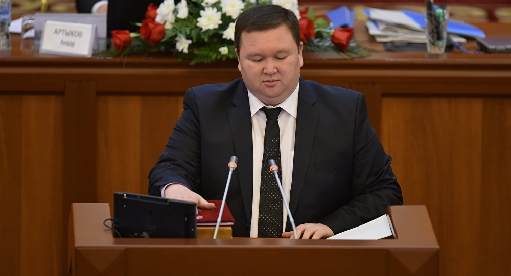 ЦИК Кыргызстана зарегистрировал депутатом парламента Мирлана Жеенчороева