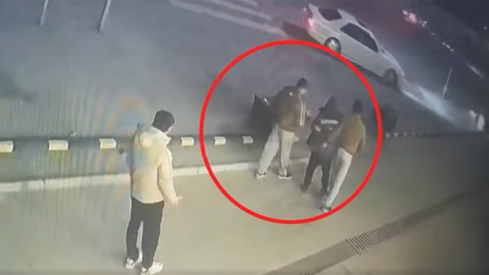 В Кемине мужчину жестоко избили и оставили умирать за супермаркетом (видео)