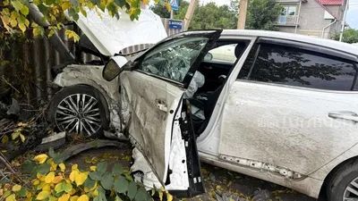 В Кара-Балте столкнулись легковушки: Пострадавших двое