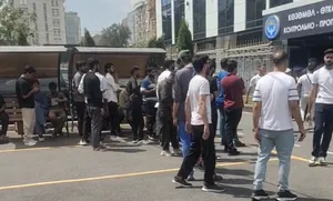 У ГУВД очередь из иностранцев, желающих выехать из Кыргызстана без штрафа (видео)
