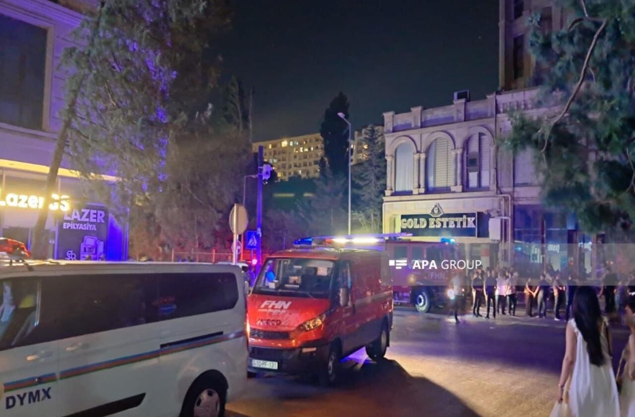 В Баку загорелся подвал многоэтажного дома