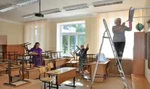 Минпросвещения Кыргызстана: Запрещено привлекать учителей к ремонту школьных классов