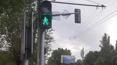 Бегите, пешеходы. В Бишкеке меняют работу светофоров