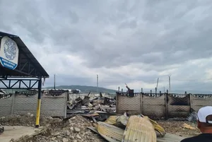На скотном рынке в Сокулуке сгорели 32 точки общепита: люди просят помощи