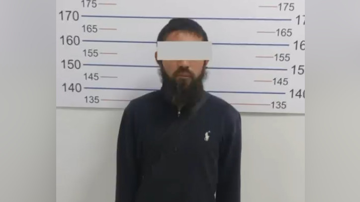 В Бишкеке водитель сбил инспектора и сломал ему ногу при попытке скрыться