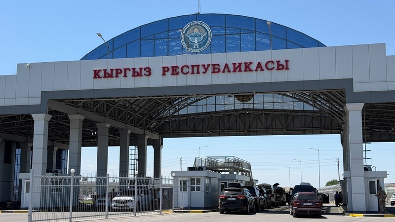 Daily passenger traffic at Ak-Jol border crossing surges to 20,000 amid tourism season