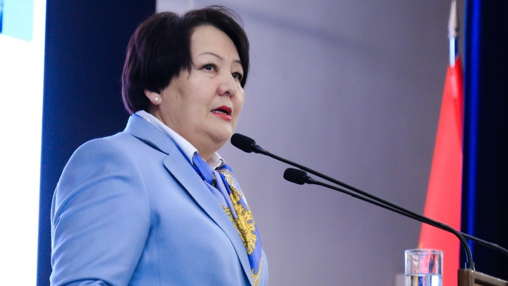 Кендирбаева назвала срок, когда школы будут обеспечены всеми учебниками 12-летней модели