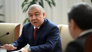 Депутат выступил против сборов за мусор с предпринимателей. Шыкмаматов ответил