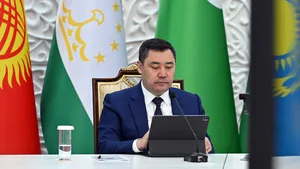 Садыр Жапаров подписал первый в истории Кыргызстана закон в цифровом формате