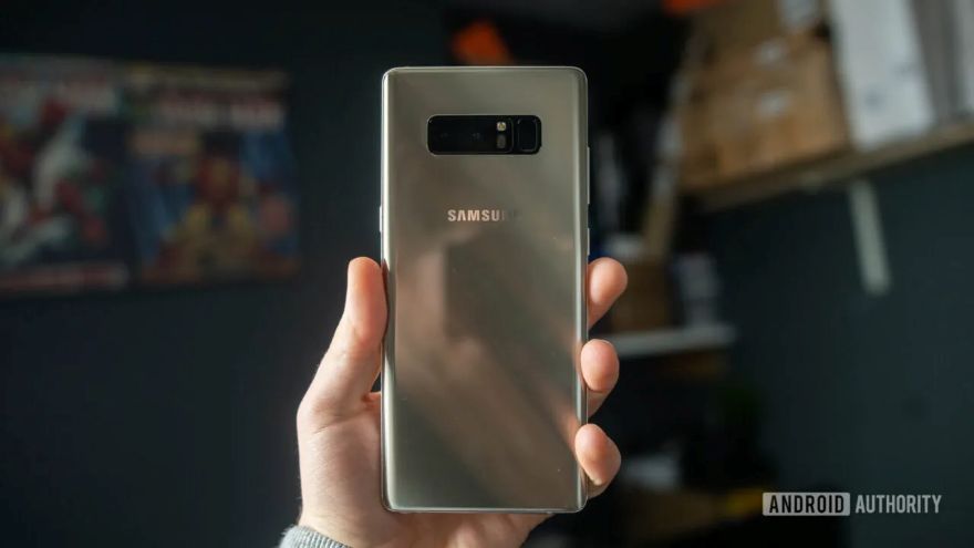 Неожиданно. Корпорация Samsung представила обновления для старых смартфонов