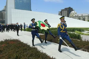 Президент Туркменистана посетил Парк Победы