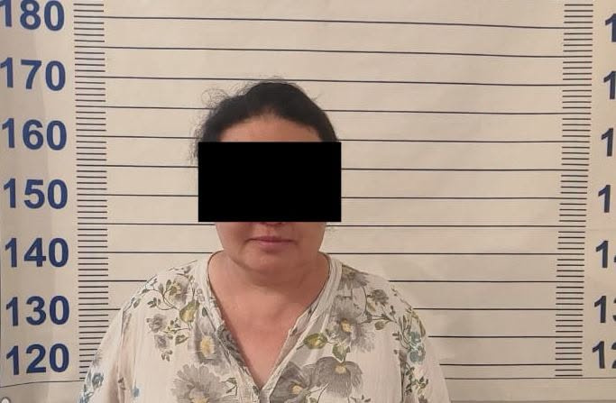 В Баткене женщина обещала помочь с соцконтрактом за деньги. Ее задержали