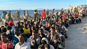 Прорыв нелегальных мигрантов в Сеуту: Испания вводит аналогичный пограничный контроль с Италией