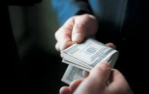 Сенат одобрил ограничение УДО для осужденных за коррупцию
