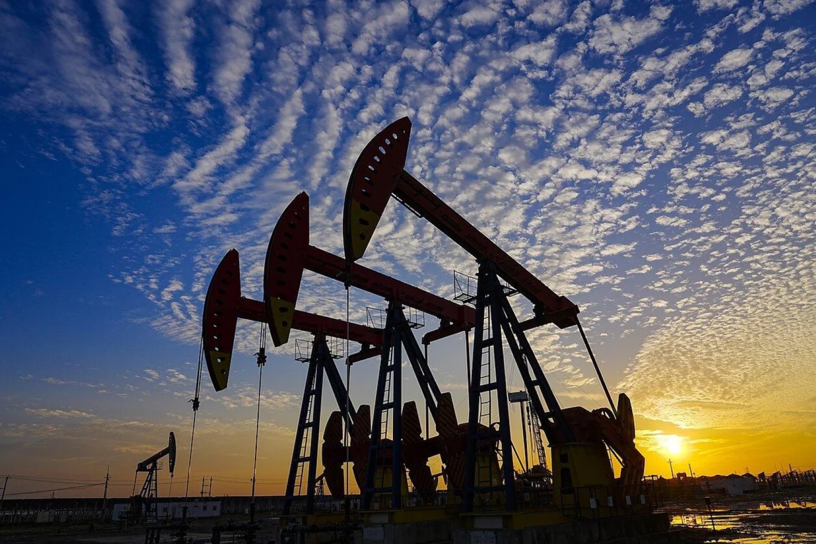 Азербайджан добыл 13,3 млн тонн нефти и конденсата за шесть месяцев