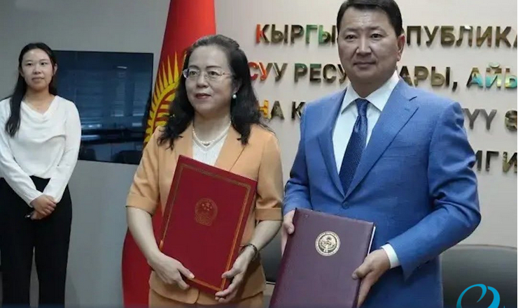 Китай безвозмездно передаст Кыргызстану 370 единиц спецтехники для ирригации