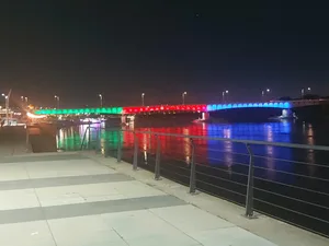 В Варшаве мост над Вислой окрасился в цвета азербайджанского флага